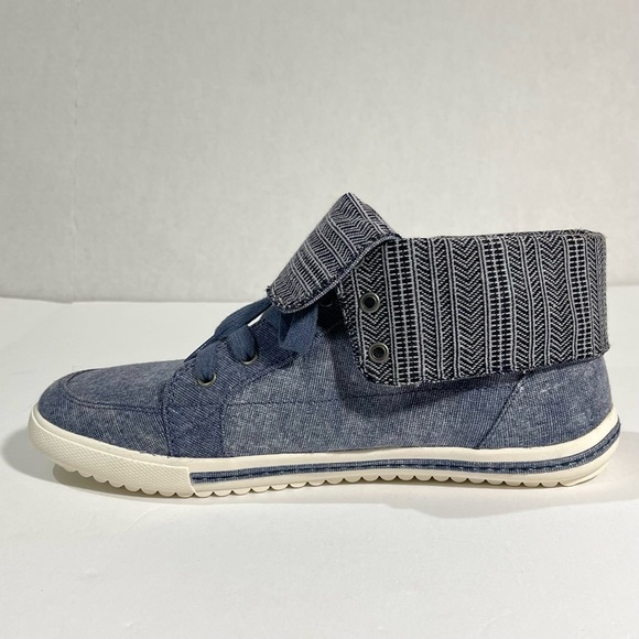 Rocket Dog Penwell Convertible High Top/Low Top
Fold Down Collar Canvas Sneaker - Picture 11 of 16